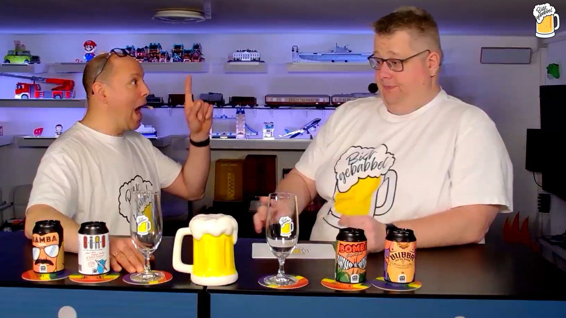 Chris und Mike im Gespräch während einer Bierverkostung